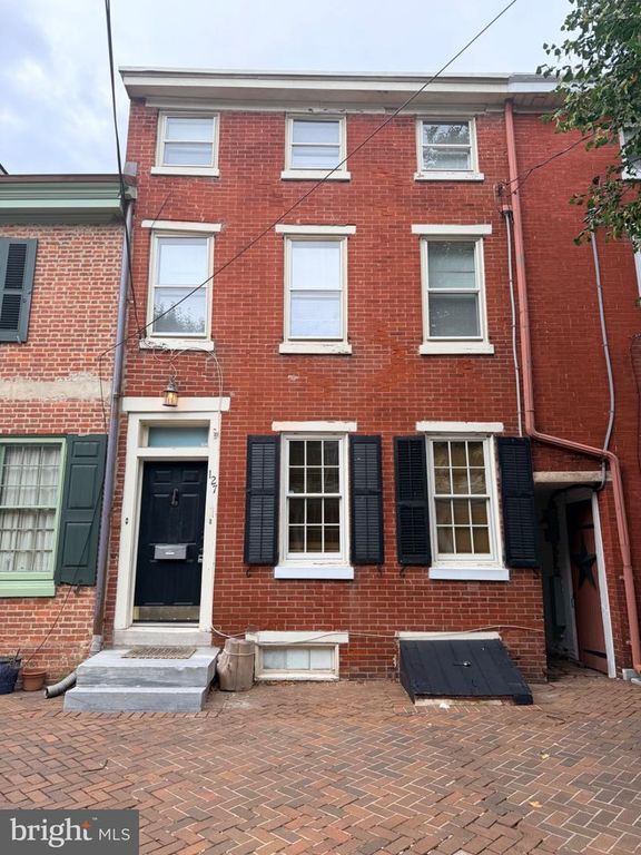 127 E UNION ST, Burlington, NJ 08016