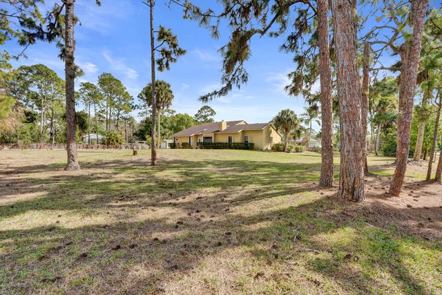 16974 W Glasgow Drive, The Acreage, FL 33470