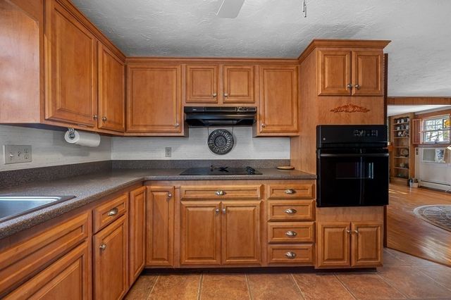 2 A Nonquit Street A, Worcester, MA 01604