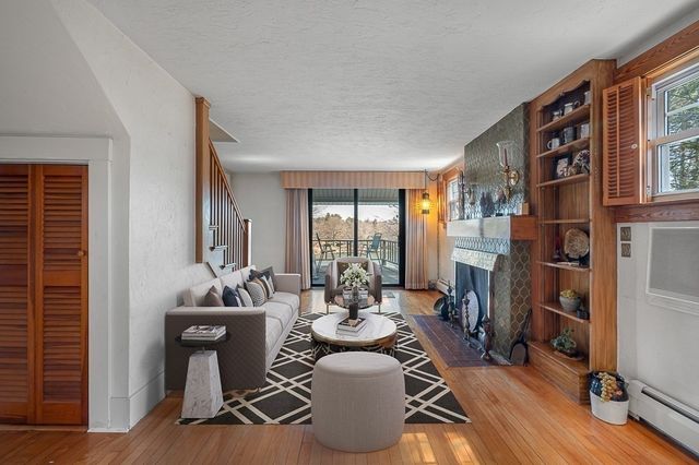 2 A Nonquit Street A, Worcester, MA 01604