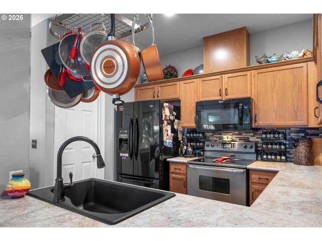 1355 Sw BINFORD LAKE Pkwy, Gresham, OR 97080