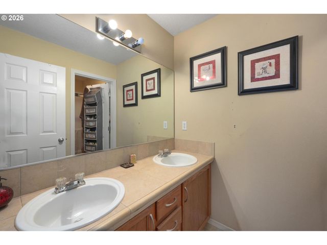 1355 Sw BINFORD LAKE Pkwy, Gresham, OR 97080