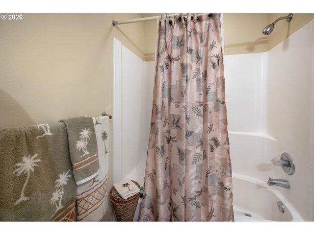 1355 Sw BINFORD LAKE Pkwy, Gresham, OR 97080