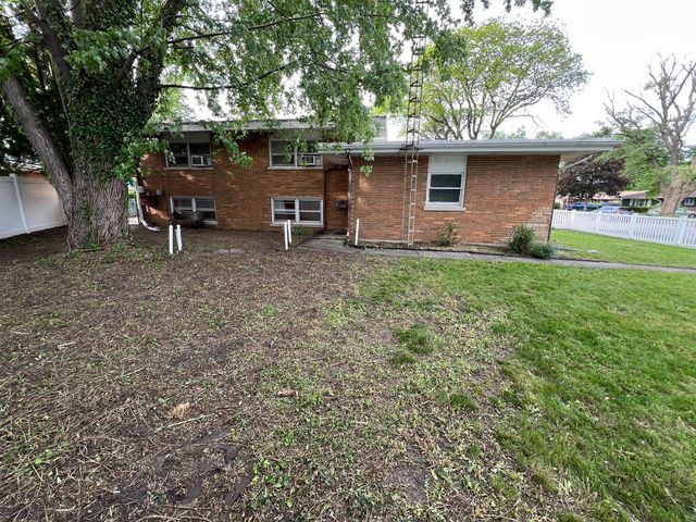 616 Seneca Drive, Aurora, IL 60506