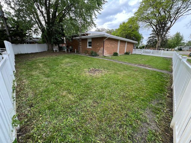 616 Seneca Drive, Aurora, IL 60506