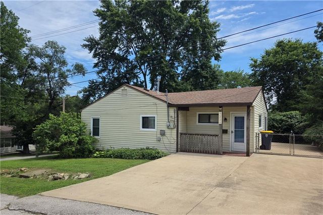 9226 Walnut Street, Kansas City, MO 64114
