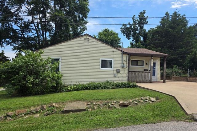 9226 Walnut Street, Kansas City, MO 64114