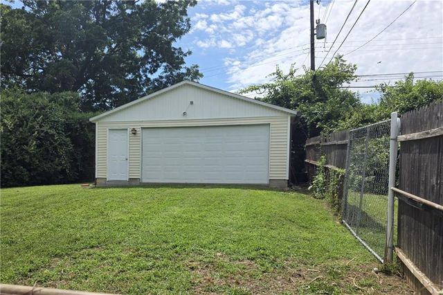 9226 Walnut Street, Kansas City, MO 64114