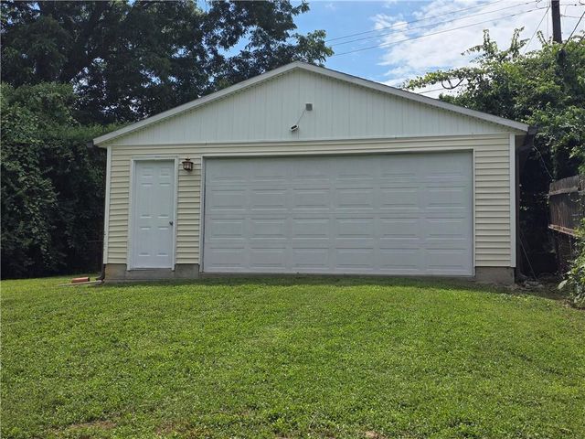 9226 Walnut Street, Kansas City, MO 64114