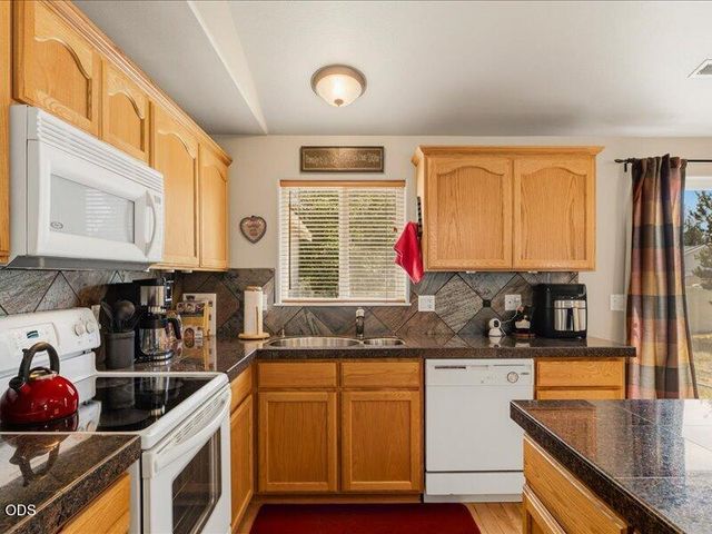 16679 Wm Foss Road, La Pine, OR 97739