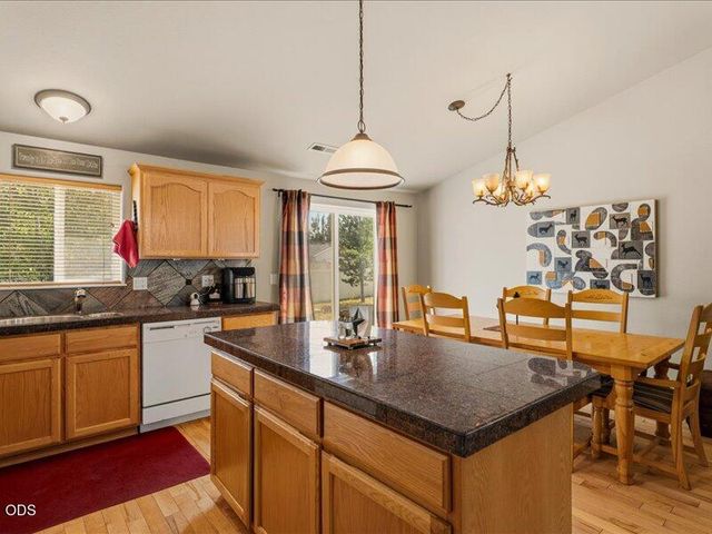 16679 Wm Foss Road, La Pine, OR 97739