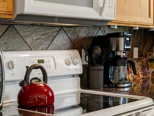 16679 Wm Foss Road, La Pine, OR 97739