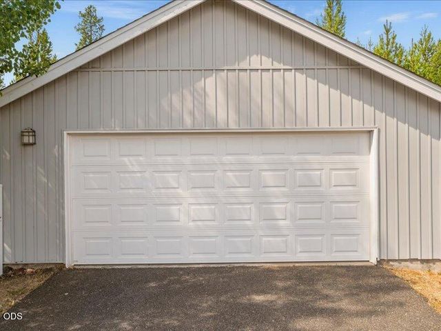 16679 Wm Foss Road, La Pine, OR 97739