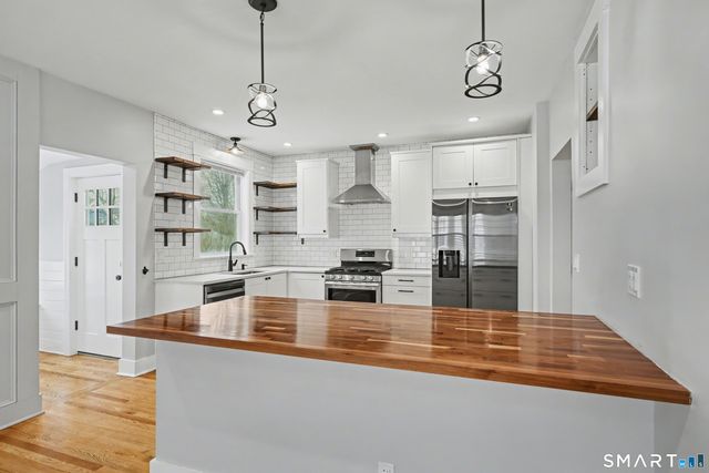 38 Beecher Place, New Haven, CT 06512