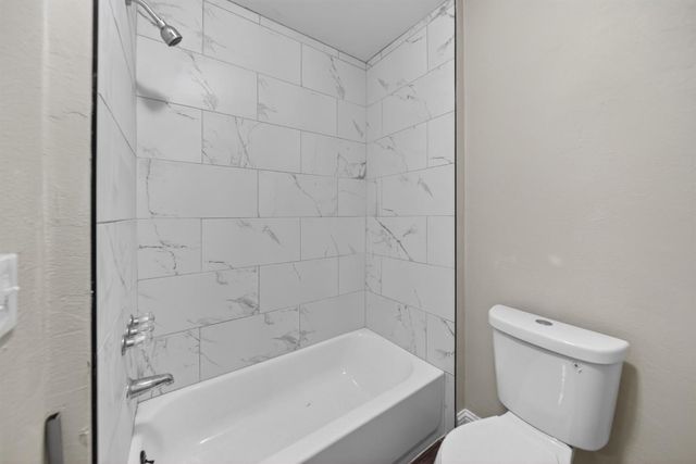 3231 E Townsend Avenue, Fresno, CA 93702