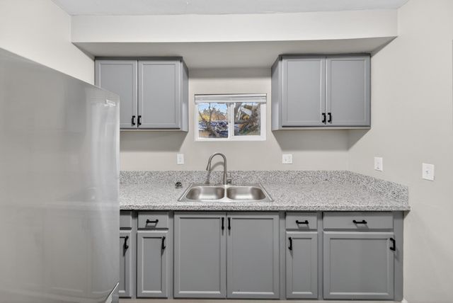 3231 E Townsend Avenue, Fresno, CA 93702