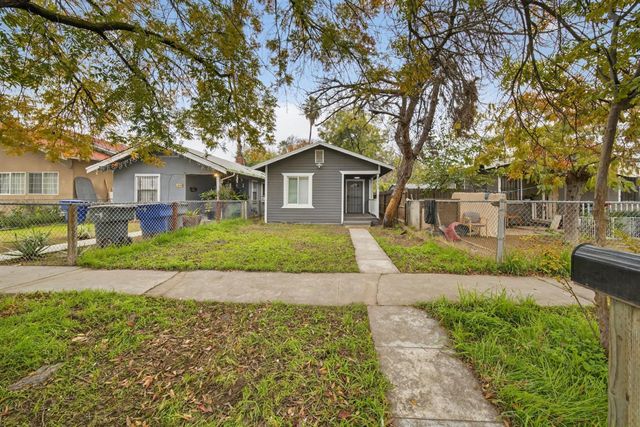 3231 E Townsend Avenue, Fresno, CA 93702