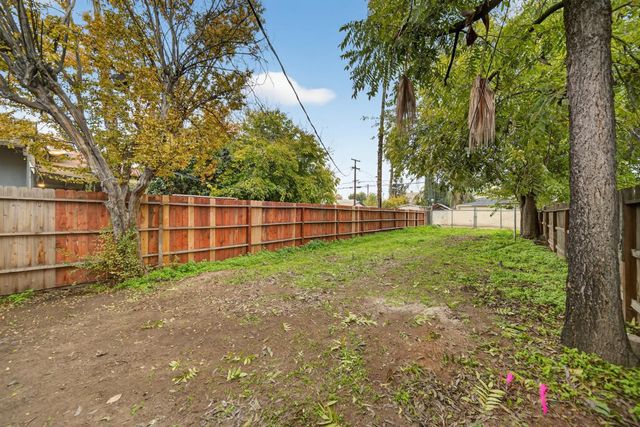 3231 E Townsend Avenue, Fresno, CA 93702