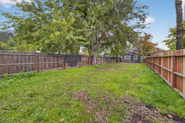 3231 E Townsend Avenue, Fresno, CA 93702
