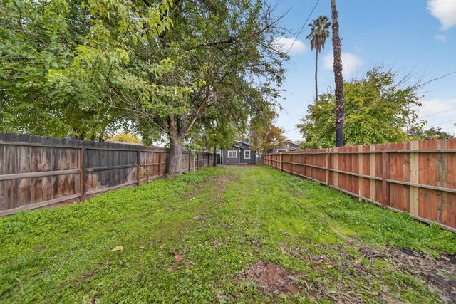 3231 E Townsend Avenue, Fresno, CA 93702