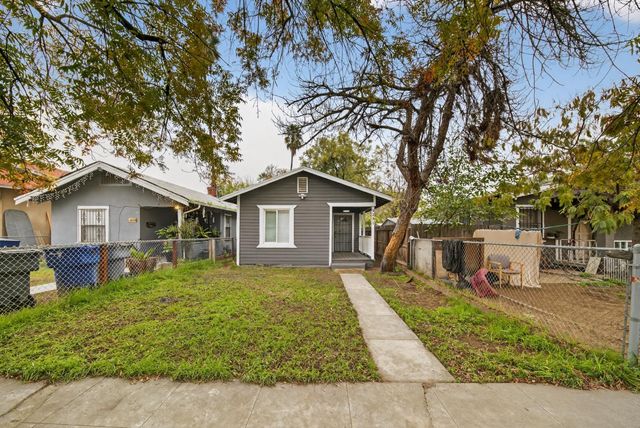 3231 E Townsend Avenue, Fresno, CA 93702