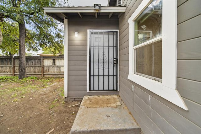 3231 E Townsend Avenue, Fresno, CA 93702