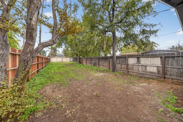 3231 E Townsend Avenue, Fresno, CA 93702