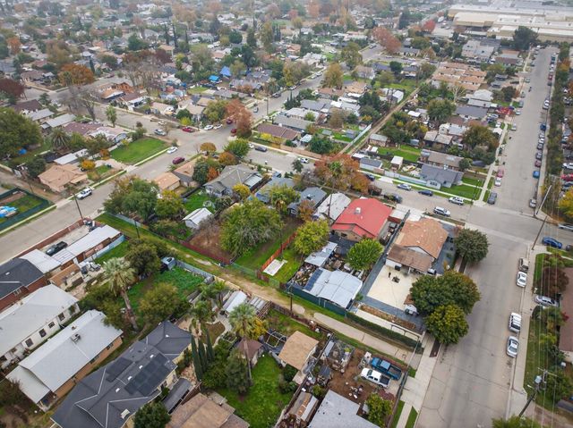 3231 E Townsend Avenue, Fresno, CA 93702