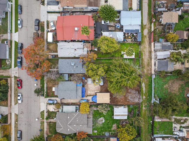 3231 E Townsend Avenue, Fresno, CA 93702