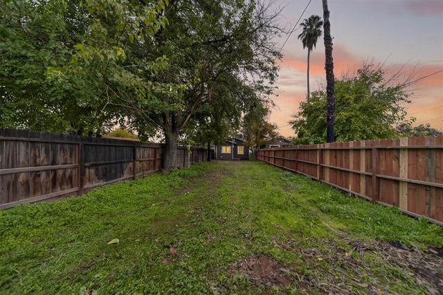 3231 E Townsend Avenue, Fresno, CA 93702