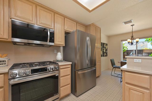 1617 Revere Dr, Roseville, CA 95747