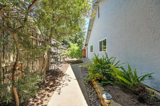 1617 Revere Dr, Roseville, CA 95747