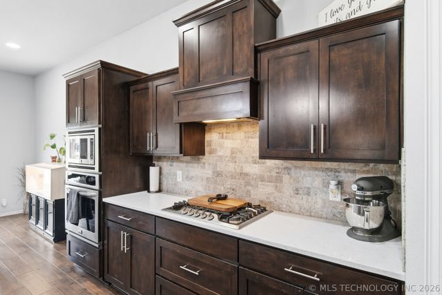 2605 W 111th Place S, Jenks, OK 74037