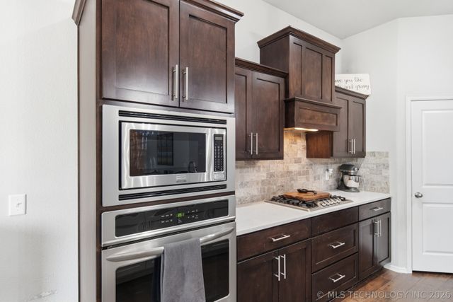 2605 W 111th Place S, Jenks, OK 74037