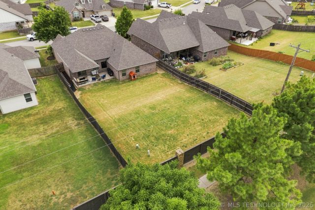 2605 W 111th Place S, Jenks, OK 74037