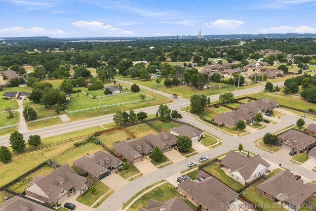 2605 W 111th Place S, Jenks, OK 74037