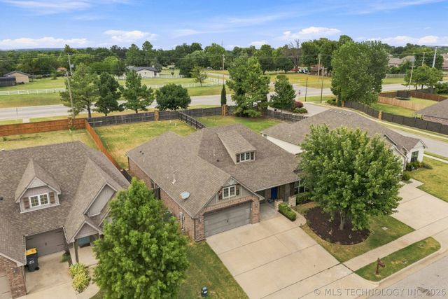 2605 W 111th Place S, Jenks, OK 74037