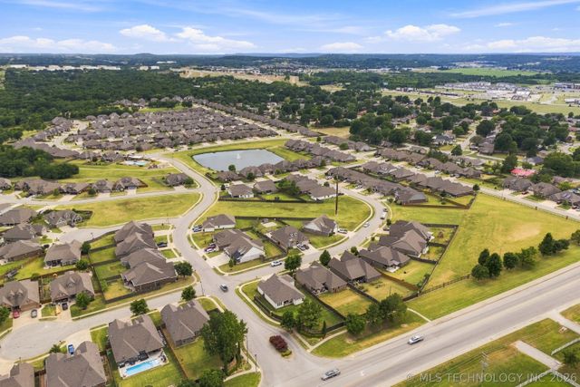 2605 W 111th Place S, Jenks, OK 74037