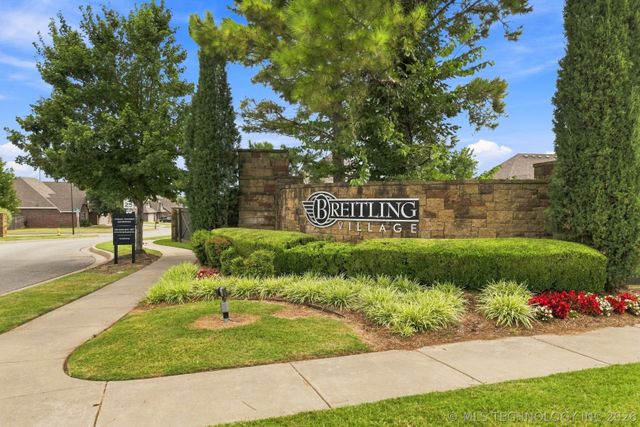 2605 W 111th Place S, Jenks, OK 74037