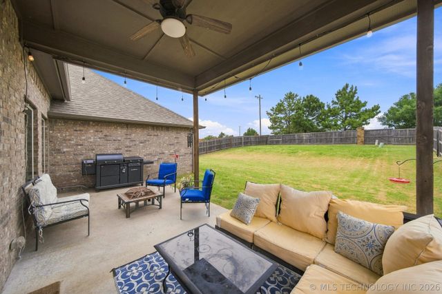 2605 W 111th Place S, Jenks, OK 74037