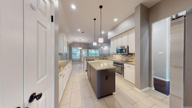 220 Nandina Ct, Cibolo, TX 78108