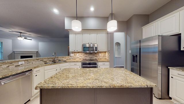 220 Nandina Ct, Cibolo, TX 78108