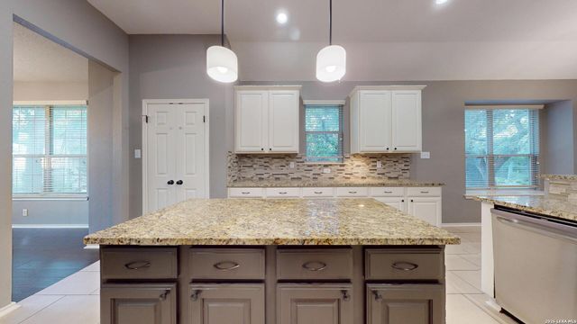 220 Nandina Ct, Cibolo, TX 78108