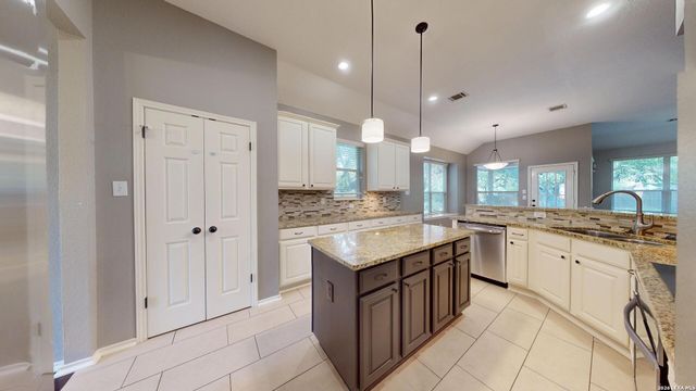 220 Nandina Ct, Cibolo, TX 78108