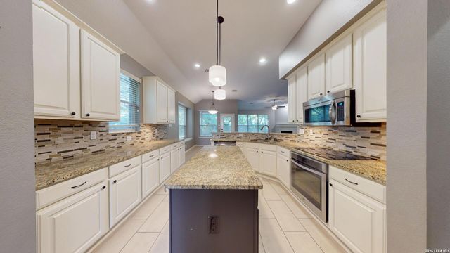 220 Nandina Ct, Cibolo, TX 78108