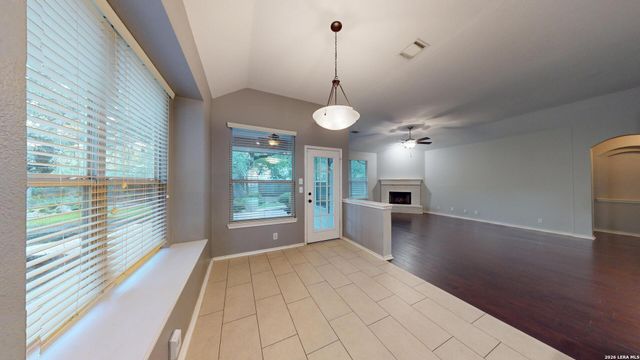 220 Nandina Ct, Cibolo, TX 78108
