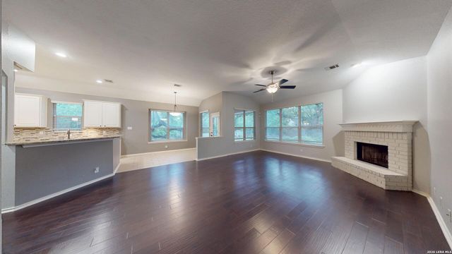 220 Nandina Ct, Cibolo, TX 78108