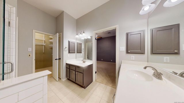 220 Nandina Ct, Cibolo, TX 78108