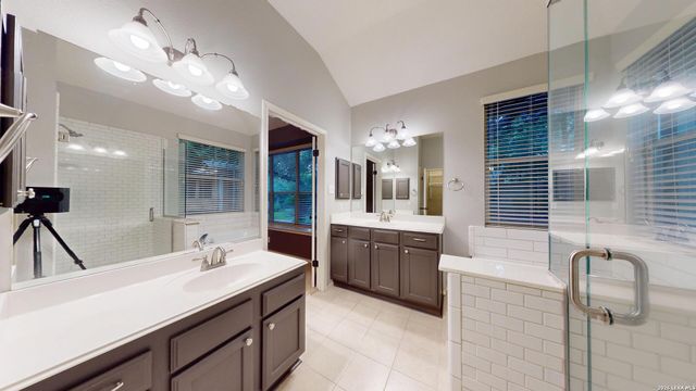 220 Nandina Ct, Cibolo, TX 78108