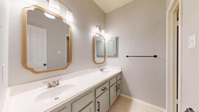 220 Nandina Ct, Cibolo, TX 78108
